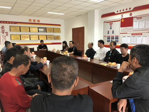 陜煤建設(shè)機電安裝公司領(lǐng)導(dǎo)中秋佳節(jié)走訪慰問一線職工