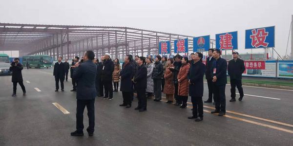 省人大代表觀摩團(tuán)一行到渭南南京金龍電動(dòng)車項(xiàng)目現(xiàn)場(chǎng)查看工程進(jìn)度