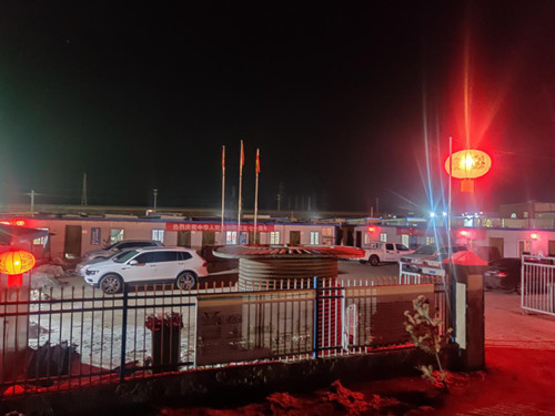 陜煤建設(shè)機(jī)電安裝公司曹家灘項(xiàng)目部張燈結(jié)彩、歡聲笑語過新年