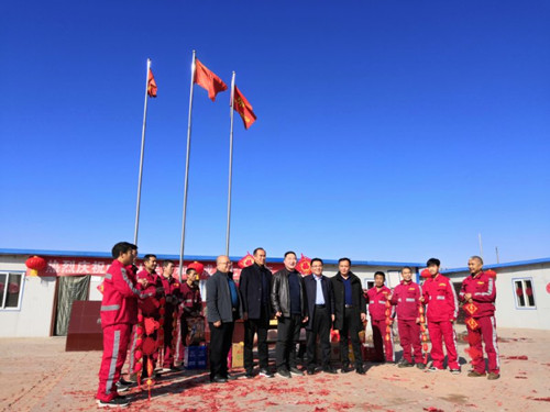 王明智、王寧春節(jié)看望慰問一線職工