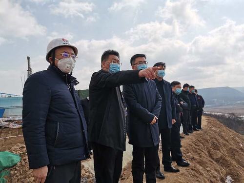 彬州市委書記鐘偉、副市長馮永勝蒞臨銀西高鐵彬州東站前廣場項目現(xiàn)場檢查推進復工工作