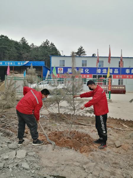 陜煤建設(shè)礦建二公司建莊項(xiàng)目部開展“植樹抗疫、青年先行”植樹活動