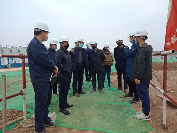 中央儲備糧新建項目領(lǐng)導(dǎo)小組組長、指揮部指揮長、副總經(jīng)理王錄印蒞臨天工公司中儲糧項目檢查指導(dǎo)工作