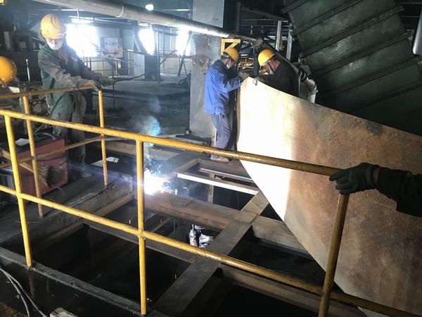 陜煤建設(shè)韓城分公司安裝四項(xiàng)目部“負(fù)重超車(chē)”順利完成設(shè)備安裝調(diào)試工作