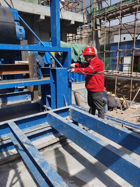 陜煤建設(shè)礦建二公司安裝項(xiàng)目部完成車(chē)村煤礦候車(chē)安裝任務(wù)并順利通過(guò)安全檢測(cè)