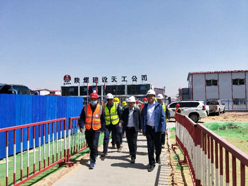 榆林化學(xué)公司董事長宋世杰蒞臨天工公司1、2#宿舍檢查指導(dǎo)工作
