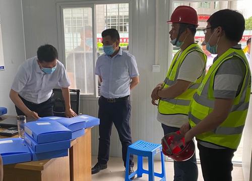 咸陽市相關(guān)部門領(lǐng)導(dǎo)蒞臨城市停車場(chǎng)BOT 項(xiàng)目檢查指導(dǎo)工作