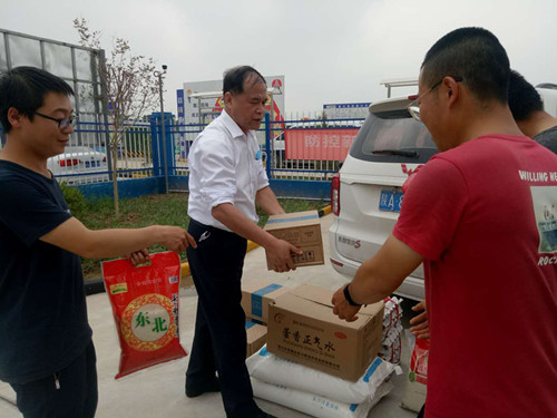 陜煤建設(shè)天工公司：中儲(chǔ)糧項(xiàng)目滑模忙，領(lǐng)導(dǎo)關(guān)懷送一線