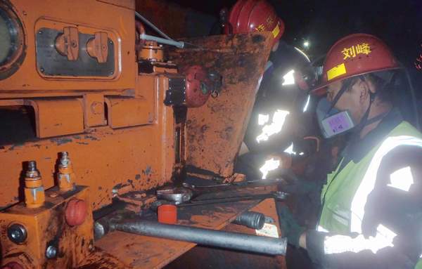陜煤建設掘進公司：設備維護火力全開 保障“一機雙巷”創(chuàng)紀錄