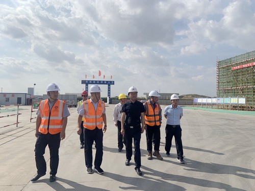 榆林化學(xué)公司董事長(zhǎng)宋世杰一行赴陜煤建設(shè)銅煤公司第十六項(xiàng)目部調(diào)研指導(dǎo)工作