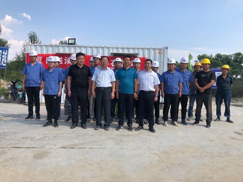 陜西靖神鐵路有限公司總經(jīng)理?xiàng)钪竟庖恍猩钊刖干耔F路項(xiàng)目“送清涼”