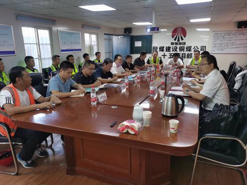 陜煤建設(shè)銅煤公司承建的藍(lán)山水岸通過優(yōu)質(zhì)結(jié)構(gòu)、綠色示范工程驗(yàn)收