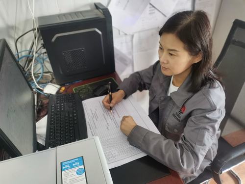 與青春有個“碰撞”，她們在工地綻放