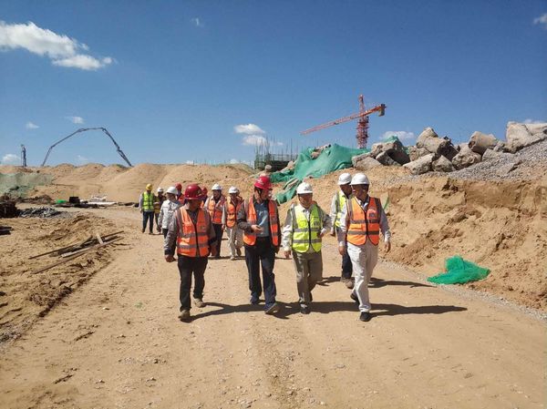 榆林化學(xué)領(lǐng)導(dǎo)紀(jì)國強一行深入煤儲運裝置項目檢查指導(dǎo)工作