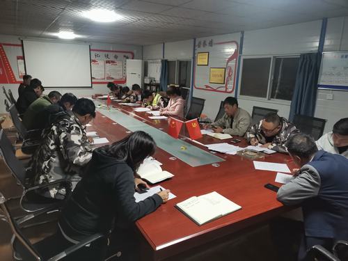 陜煤建設(shè)銅煤公司第一項(xiàng)目部開展“考一考”安全知識(shí)競賽答題推動(dòng)安全理念深入人心