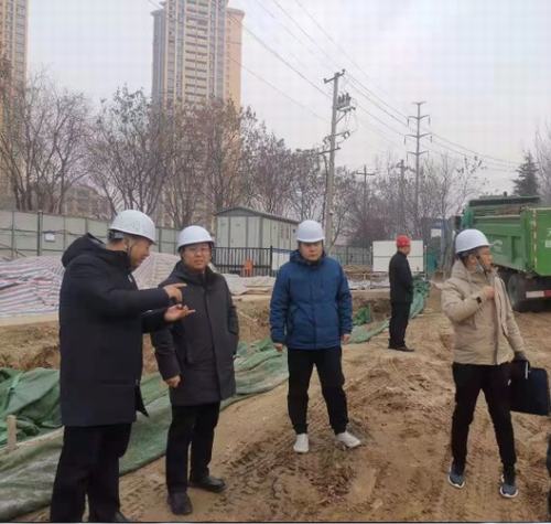 咸陽(yáng)市住建局副局長(zhǎng)馬懷素深入咸陽(yáng)市城市停車(chē)場(chǎng)BOT項(xiàng)目檢查指導(dǎo)工作