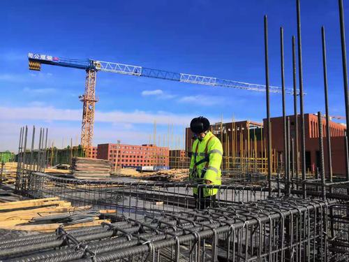 在寒冬中堅守著的銅煤建設(shè)者