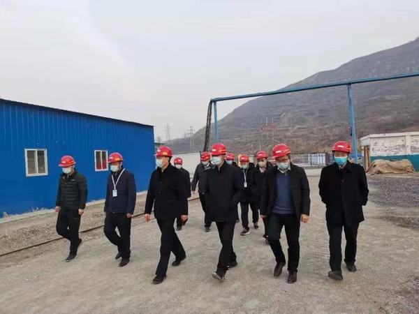 陜西省煤監(jiān)局領(lǐng)導蒞臨陜煤建設(shè)礦建二公司王峰項目部檢查指導工作