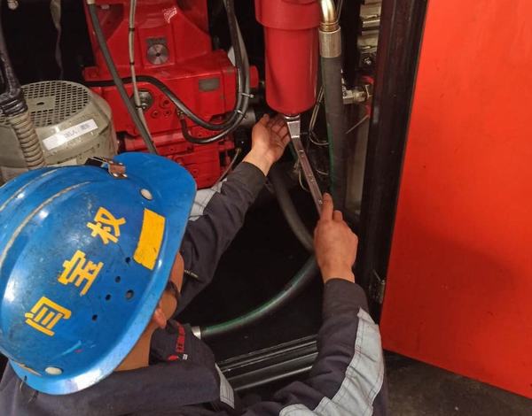 陜煤建設(shè)洗選煤運(yùn)營公司紅柳林洗煤廠項目部： 年節(jié)生產(chǎn)穩(wěn)運(yùn)轉(zhuǎn) 養(yǎng)護(hù)設(shè)備出新招