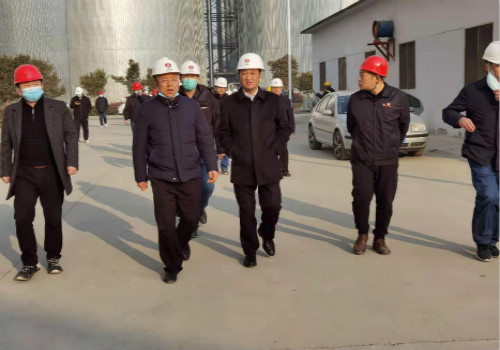 神渭管道董事長(zhǎng)李冰一、副總經(jīng)理王東民、建設(shè)集團(tuán)總經(jīng)理王明智等人蒞臨神渭管道輸煤項(xiàng)目富余煤漿應(yīng)用工程開展春節(jié)慰問暨春季攻堅(jiān)活動(dòng)