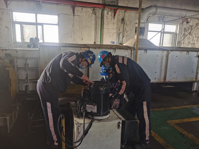 【春節(jié)一線報道】陜煤建設洗選煤運營公司紅柳林洗煤廠項目部：  堅守崗位過除夕，送上“平安?！?></div>
                                <div   id=