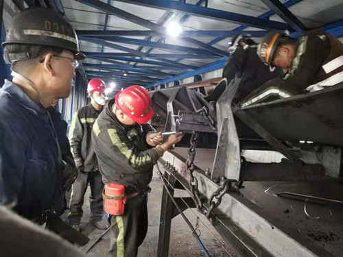 【春節(jié)一線報道】陜煤建設機電安裝公司春節(jié)完成黃陵二號礦111膠帶更換