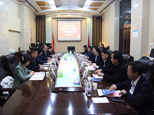 新疆生產(chǎn)建設(shè)兵團(tuán)十三師、陜煤集團(tuán)新疆公司到陜煤建設(shè)交流座談