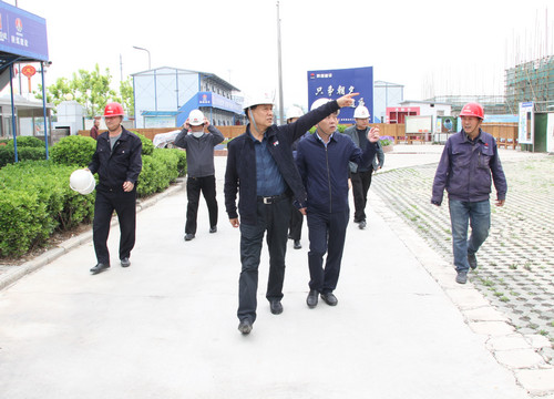 侯本英深入山水逸境小區(qū)、老城改造項目調(diào)研指導(dǎo)工作