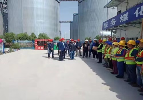陜西神渭煤炭管道運(yùn)輸有限責(zé)任公司領(lǐng)導(dǎo)深入施工現(xiàn)場對(duì)一線參建人員慰問