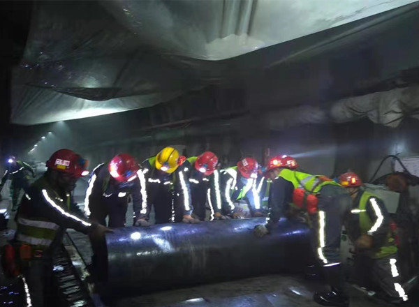 陜煤建設(shè)機(jī)電安裝公司承建的小保當(dāng)二號(hào)煤礦南翼大巷膠帶機(jī)延伸安裝完成