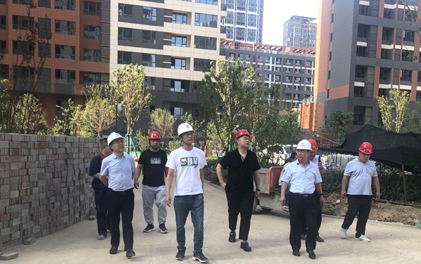 陜西煤業(yè)化工實(shí)業(yè)集團(tuán)有限公司黨委副書記、總經(jīng)理劉文一行到藍(lán)山水岸項(xiàng)目進(jìn)行調(diào)研