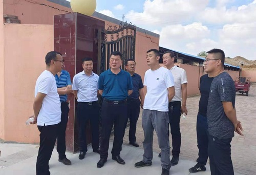 榆林市榆陽區(qū)副區(qū)長(zhǎng)王新剛蒞臨陜煤建設(shè)路橋分公司靖神鐵路項(xiàng)目現(xiàn)場(chǎng)調(diào)研征地拆遷工作