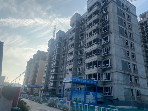 陜煤建設(shè)銅煤公司承建的白水縣萬榮錦園小區(qū)2#、3#樓獲評“市級文明工地”稱號