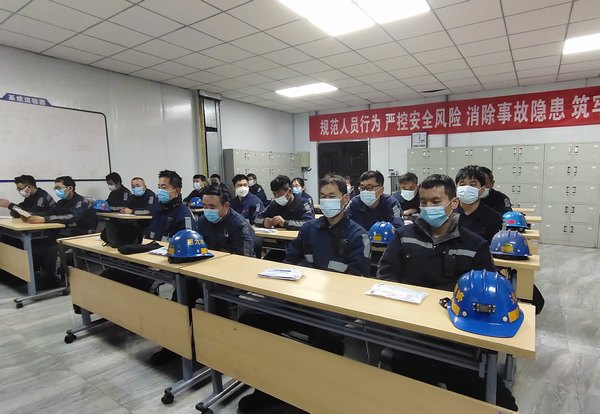 陜煤建設(shè)洗選煤運營公司紅柳林洗煤廠項目部：強素質(zhì)+保安全+促發(fā)展=“煤黑人”的標準