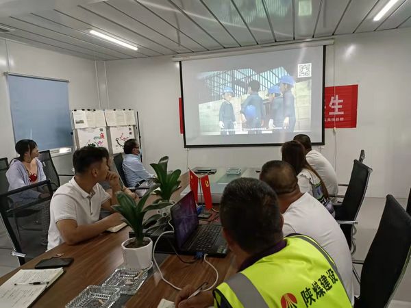 陜煤建設(shè)天工公司渭陽佳苑項目“觀視頻+防風險+遏事故” 迎雙節(jié)