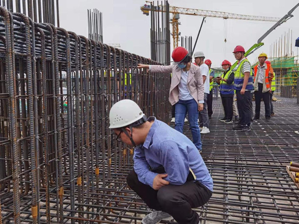 西咸新區(qū)灃西新城開發(fā)建設(shè)集團蒞臨灃西新城第五學校項目檢查指導工作