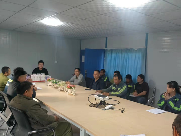 陜煤建設(shè)機(jī)電安裝公司：國(guó)慶節(jié)，我們?cè)诠さ剡^