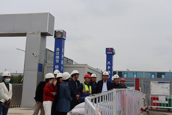 陜西省西咸新區(qū)灃西新城開發(fā)建設(shè)（集團(tuán)）有限公司黨委書記、董事長楊建柱一行蒞臨灃西新城第五學(xué)校項(xiàng)目調(diào)研指導(dǎo)工作