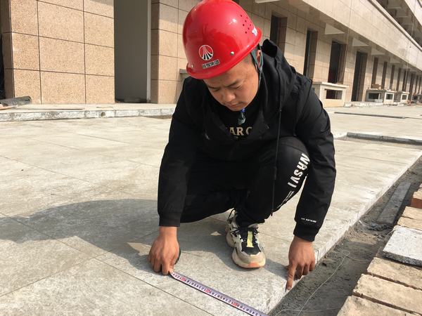 奉獻(xiàn)不言苦，追求無止境