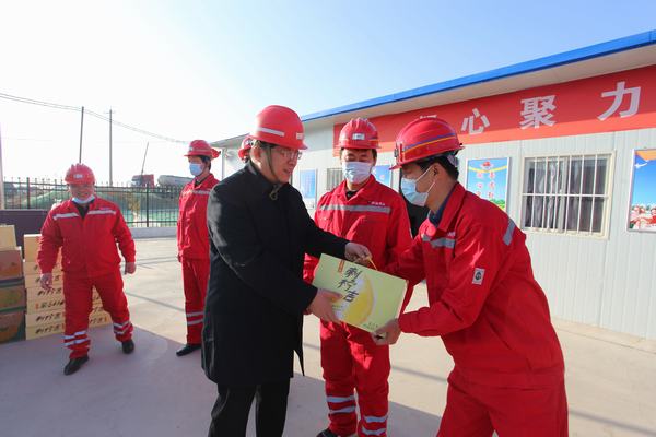 彬長(zhǎng)礦業(yè)公司領(lǐng)導(dǎo)蒞臨陜煤建設(shè)礦建二公司第三項(xiàng)目部檢查慰問