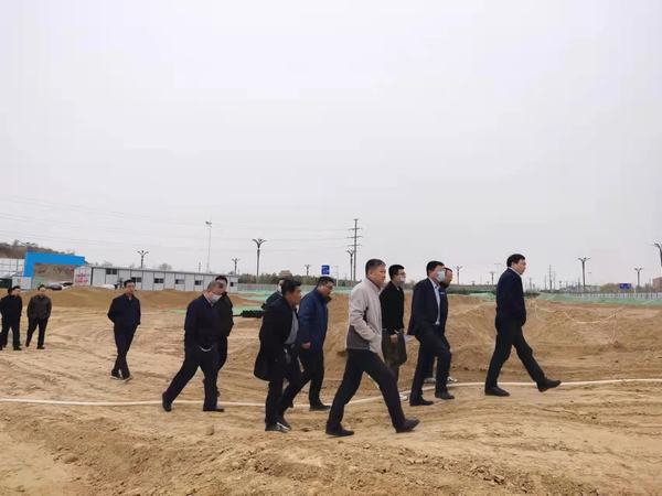 科創(chuàng)新城管委會張偉一行蒞臨科創(chuàng)新城同慧運(yùn)動公園項(xiàng)目檢查指導(dǎo)工作