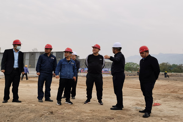 陜鋼集團龍鋼公司董事長陳驍到機械化綜合一次料場檢查指導工作