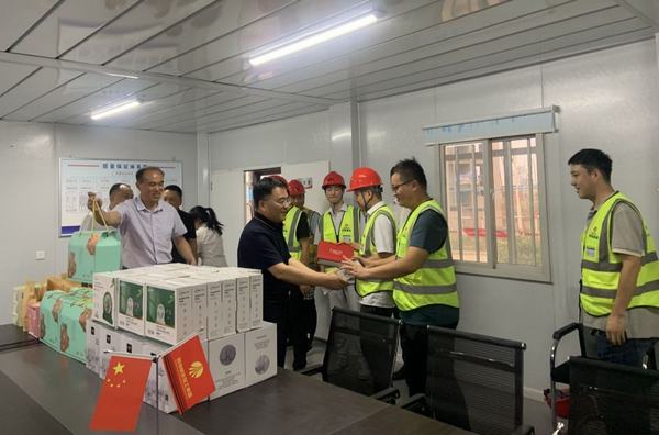 王明智深入一線開展 “送清涼”慰問活動(dòng)