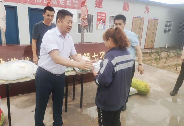 趙敬凱深入一線開展“送清涼”慰問活動(dòng)