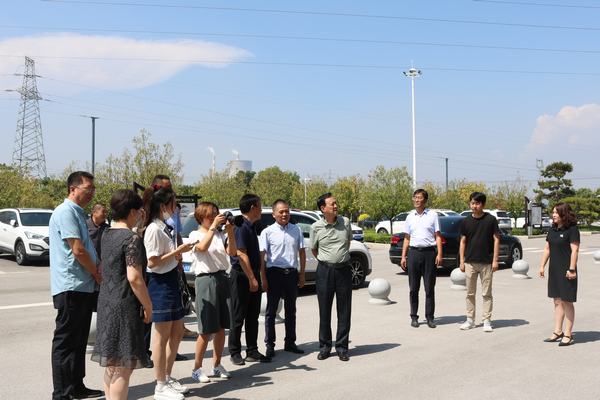 陜煤建設(shè)川耀公司：川耀PPP項(xiàng)目崔仙服務(wù)區(qū)迎來《中國公路》《陜西日報(bào)》兩家媒體采風(fēng)