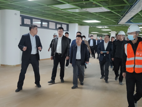 榆林城投集團黨委書記、董事長、總經(jīng)理郝君一行蒞臨北京師范大學榆林學校（幼兒園）項目檢查指導工作