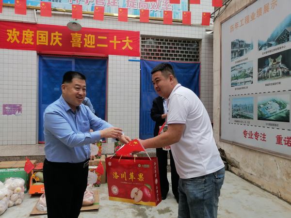 王寧一行國(guó)慶假期慰問(wèn)一線員工