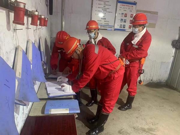 陜煤建設(shè)礦建二公司發(fā)揚(yáng)“龍”“抬”“頭”式好作風(fēng)