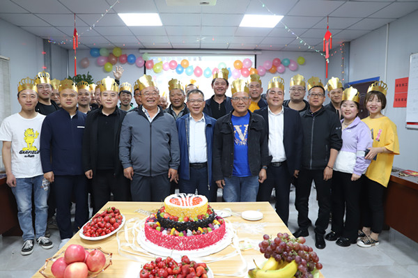 這場(chǎng)集體生日會(huì),氛圍感滿滿！