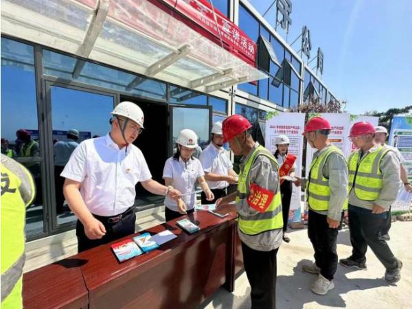 陜煤建設綠宇公司：這場“安全咨詢?nèi)铡被顒痈韶浭?></div>
                                <div   id=